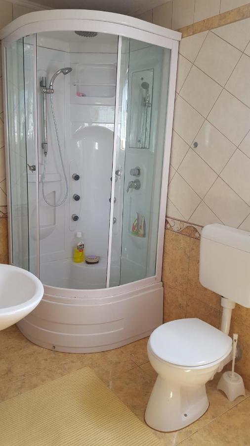 Studio Apartman Sajra Kulen Vakuf Exterior foto